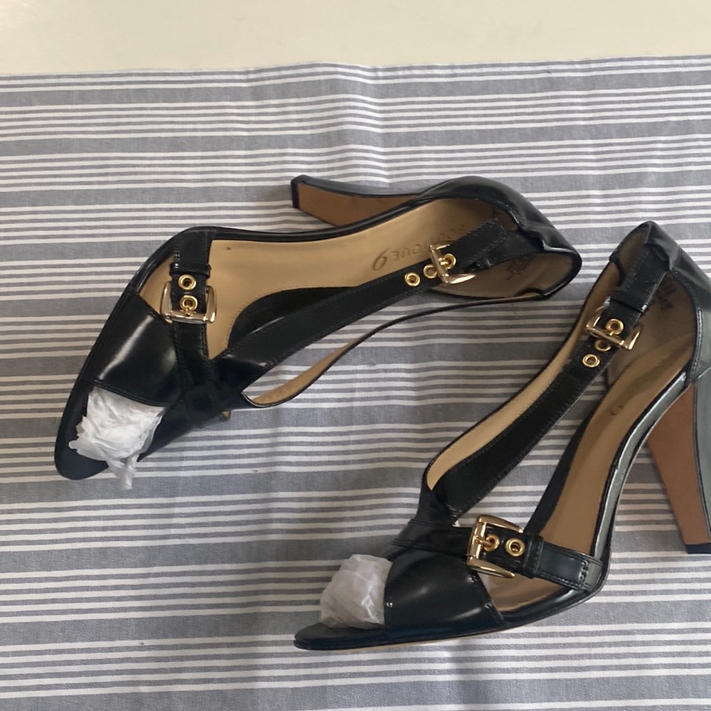 Adorable dress sandals!